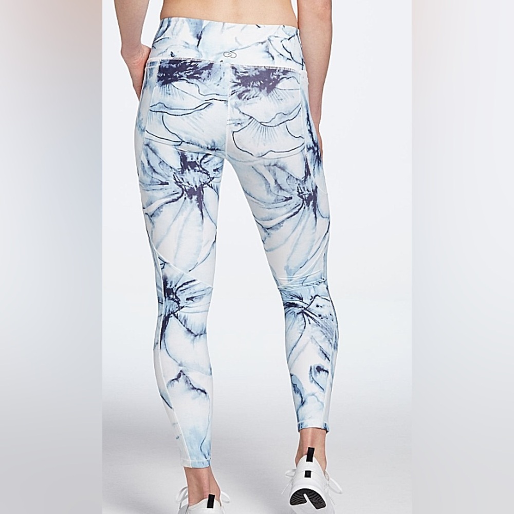 CALIA by Carrie Underwood Energize Collection Mid Rise 7/8 Leggings